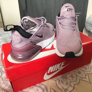 Nike 270’s